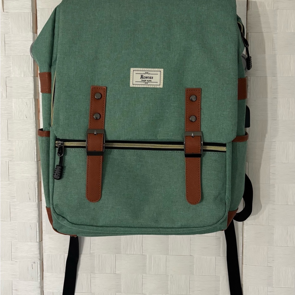 Ronyes Men's Green and Brown trim Backpack laptop plug in - Picture 11 of 11